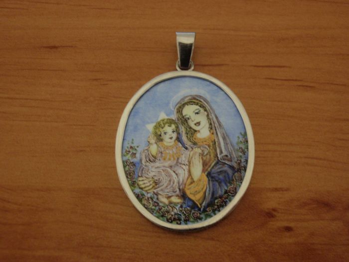 Stříbrný přívěsek - Madonka