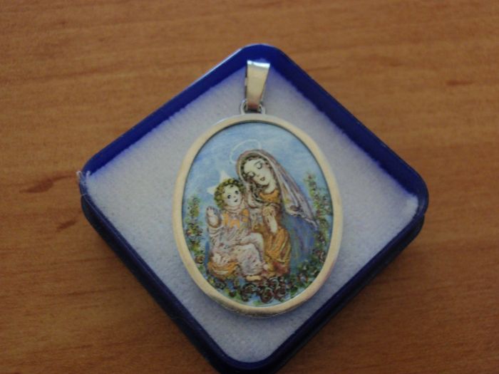 Stříbrný přívěsek - Madonka