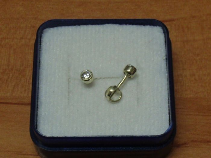 Zlaté náušnice na šroubek - kámen 3mm