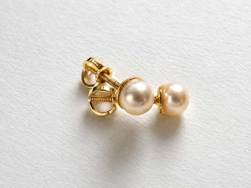 Zlaté náušnice na šroubek - perly