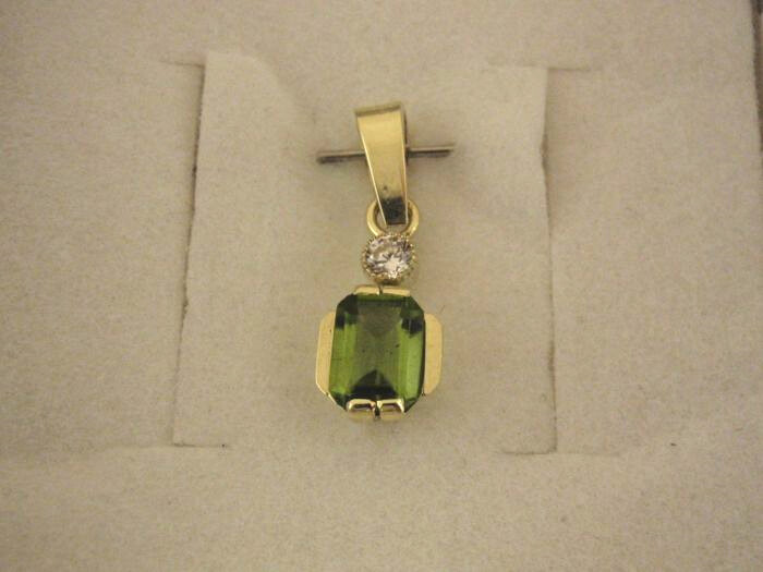 Zlaté náušnice na patent - olivín (peridot)