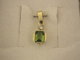 Zlaté náušnice na patent - olivín (peridot)
