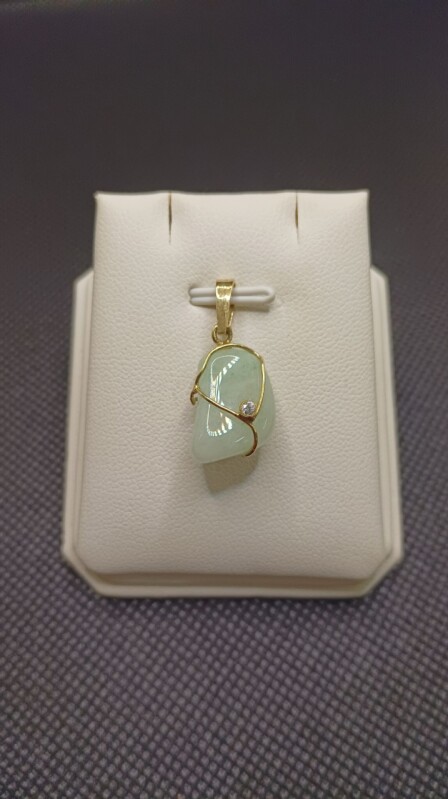 Zlatý přívěsek s polodrahokamem - Avanturin - klec