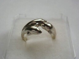 Stříbrný prsten - delfín