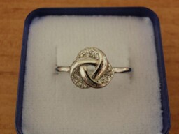 Stříbrný prsten - zirkony