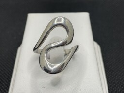 Stříbrný prsten 