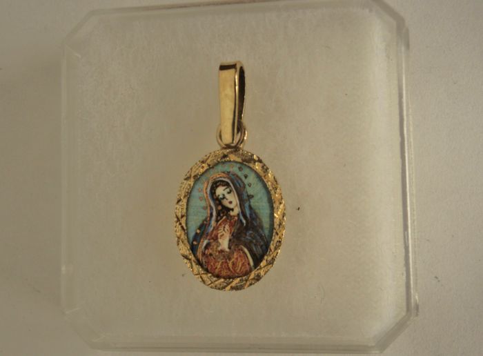 Zlatý přívěsek - Madonka malá rytá