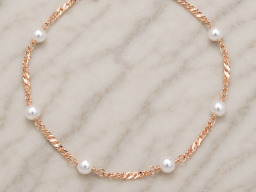 Zlatý náramek s perličkami