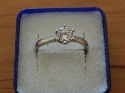 Stříbrný zásnubní prsten - zirkon