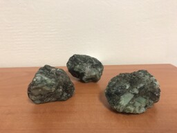 Smaragd - surový kámen 