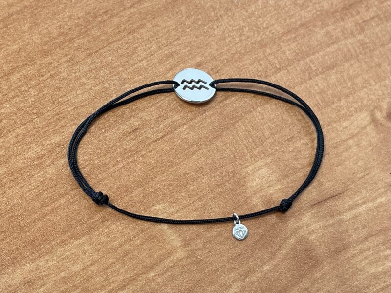 Stříbrné medailonky - znamení na šňůrku