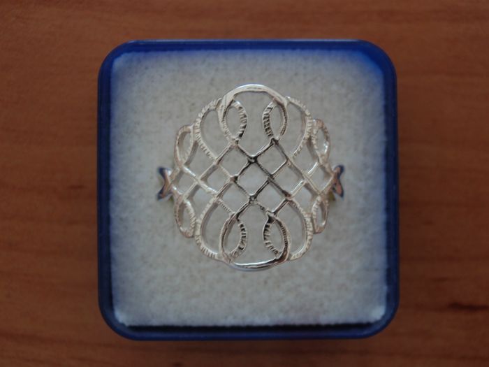 Stříbrný prsten - ornament