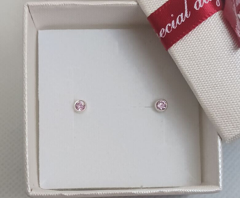 Stříbrné náušnice na šroubek  - kámen 3mm