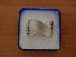 Stříbrný prsten broušený široký