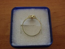 Zlatý dětský prsten - kytička