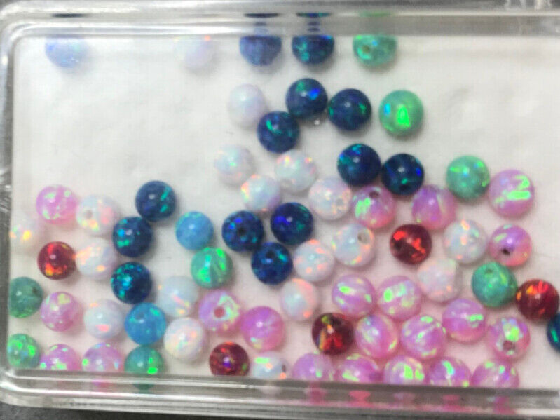 Zlatý náramek s opály - točený 