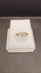 Zlatý prsten se zirkony 