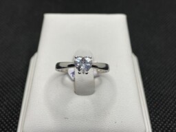 Stříbrný prsten se srdíčkem