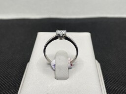 Stříbrný prsten se srdíčkem