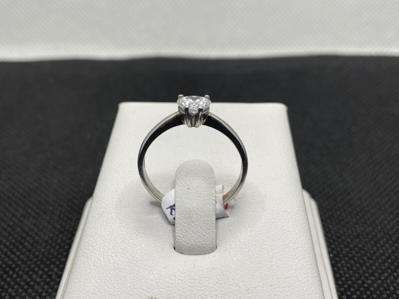 Stříbrný prsten se srdíčkem