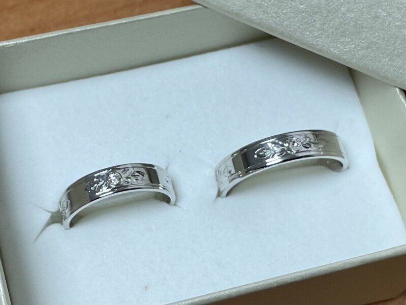 Zlaté snubní prsteny s diamantem