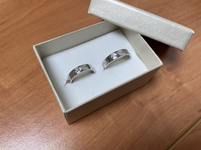 Zlaté snubní prsteny s diamantem