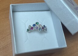 Stříbrný prsten s kameny