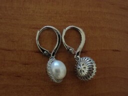 Stříbrné náušnice na patent - visací se zirkony a perlou