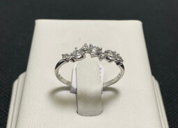 Stříbrný prsten s kameny