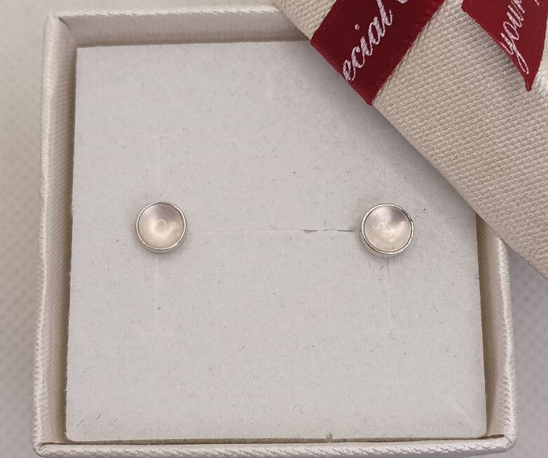 Stříbrné náušnice na puzetu - kameny 5mm