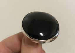 Stříbrný prsten s polodrahokamem - onyx