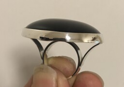 Stříbrný prsten s polodrahokamem - onyx