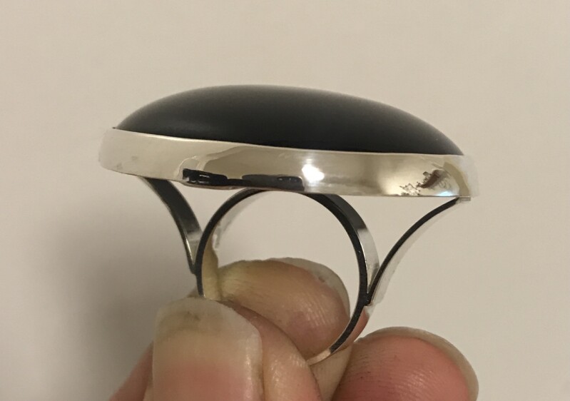 Stříbrný prsten s polodrahokamem - onyx