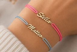 Zlatý náramek - jméno na šňůrce