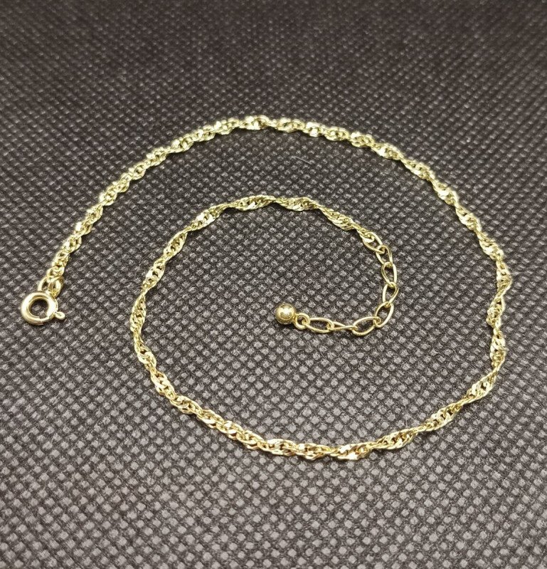 Zlatý náramek na nohu 