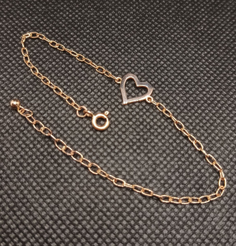 Náramek z červeného zlata se srdíčkem 