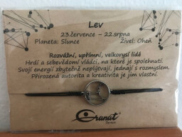 Stříbrný náramek s českými granáty - Lev