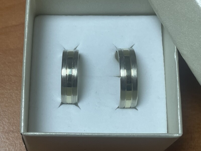 Zlaté snubní prsteny s kameny 