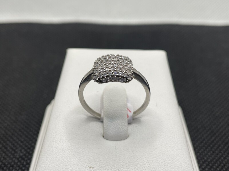 Stříbrný prsten s kameny