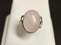 Stříbrný prsten s polodrahokamem - růženín