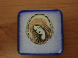 Zlatý prsten s Madonkou