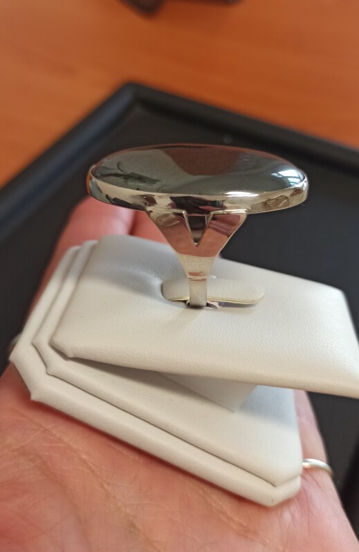Stříbrný prsten s hematitem